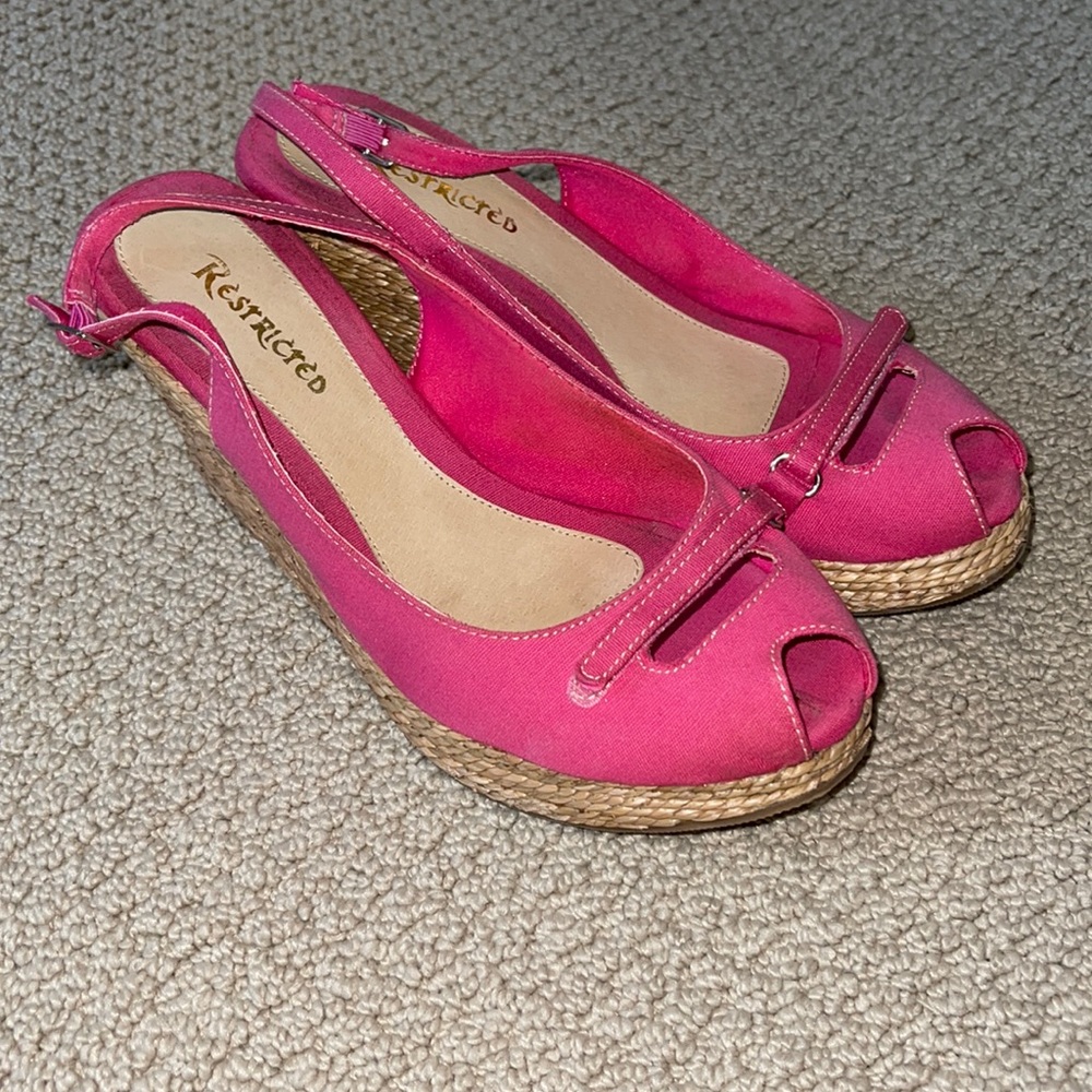 Restricted pink espadrille sandals 9 1/2